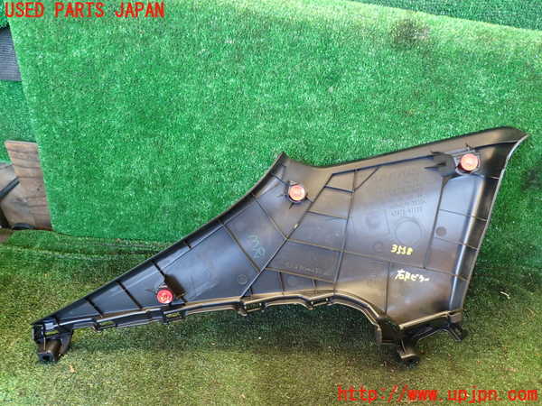 1UPJ-9235587675]プリウスPHV(ZVW52)右リアピラートリム 中古_2