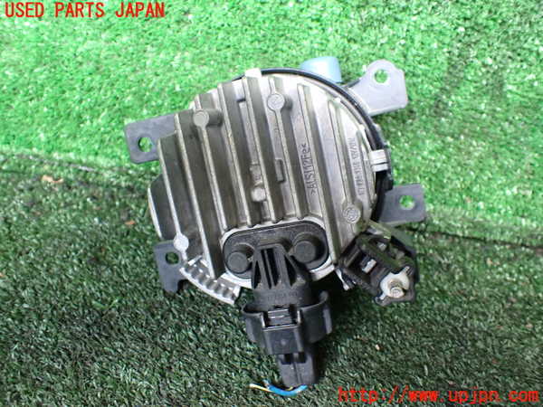 1UPJ-9235591182]フーガハイブリッド(HY51)左フォグ 中古_3