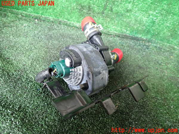 1UPJ-9235592110]フーガハイブリッド(HY51)ウォーターポンプ 中古_2