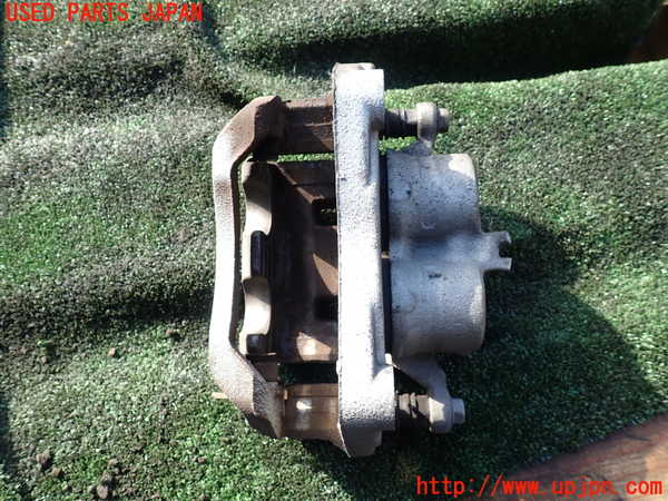 1UPJ-9235594080]フーガハイブリッド(HY51)右フロントキャリパー (ジャンク品) 中古_2