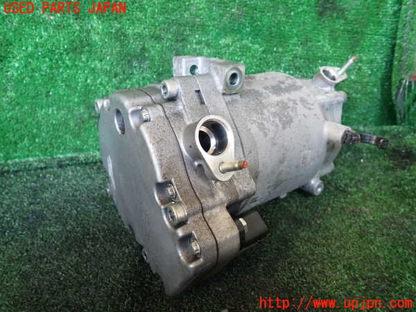 1UPJ-9235596025]フーガハイブリッド(HY51)エアコンコンプレッサー 中古_2
