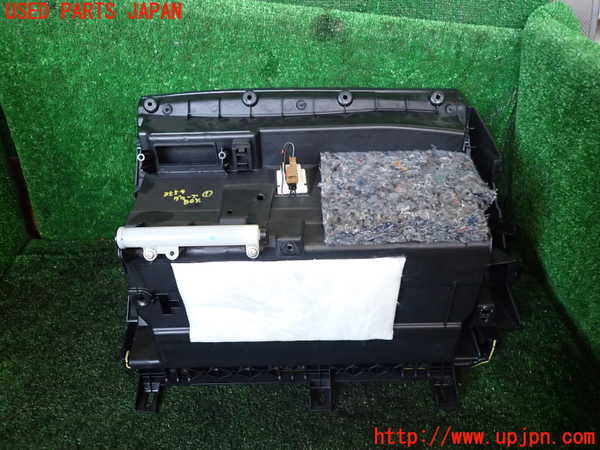 1UPJ-9235597516]フーガハイブリッド(HY51)グローブボックス1 中古_4