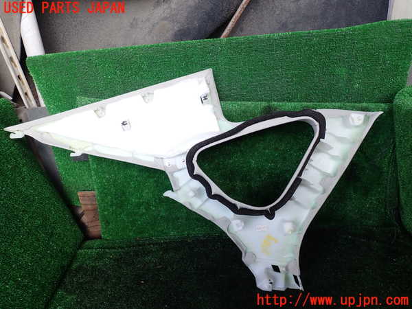 1UPJ-9235597675]フーガハイブリッド(HY51)右リアピラートリム 中古_2