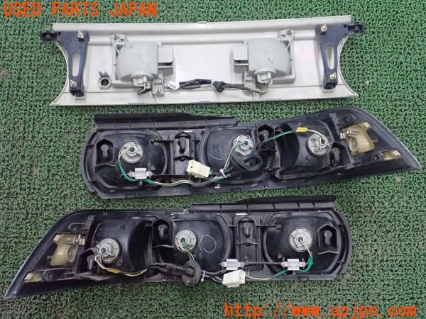 3UPJ=9235600547]MR2(SW20)後期 V型 純正 75082-170505 KOITO 33-08115 テールランプ リアガーニッシュ 中古_4
