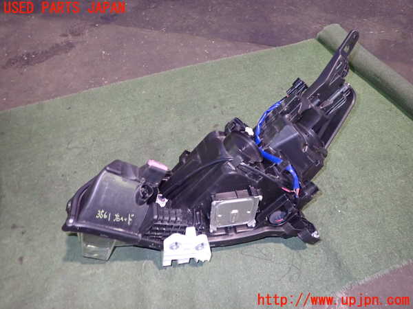 2UPJ-9235611130]日産リーフ(ZE1)右ヘッドライト LED 中古_2