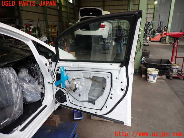 2UPJ-9235611230]日産リーフ(ZE1)右前ドア 中古_5
