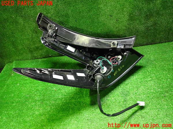 2UPJ-9235611530]日産リーフ(ZE1)右テールランプ 中古_2