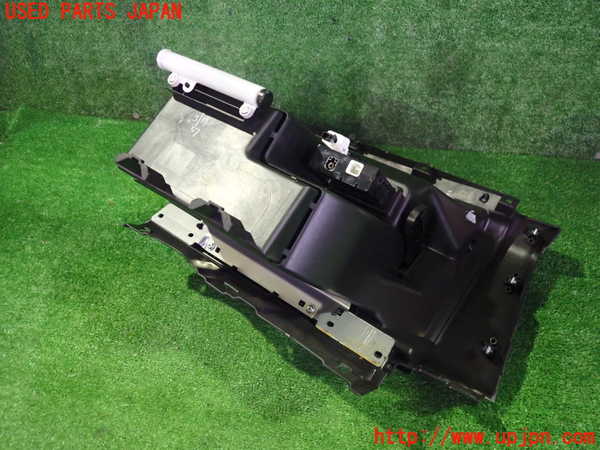 2UPJ-9235617516]日産リーフ(ZE1)グローブボックス1 (ジャンク品) 中古_3