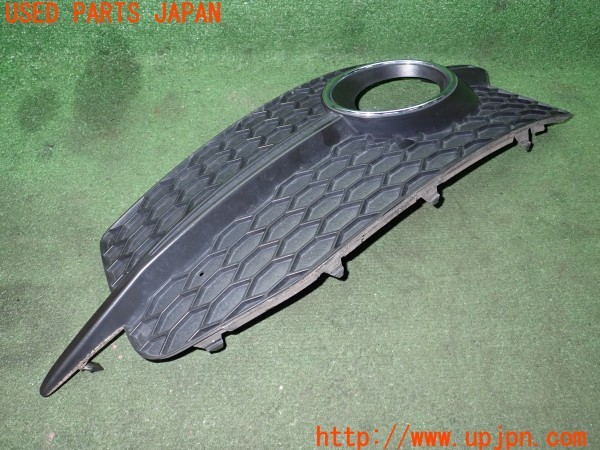 3UPJ=9235620012]アウディ Q3 2.0TFSIクワトロ211PS(8UCPSF)純正 左フロント フォグランプガーニッシュ フォグランプカバー  中古_3