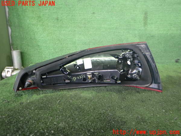 2UPJ-9235621530]アウディ・Q3(8UCPSF)右テールランプ 中古_2