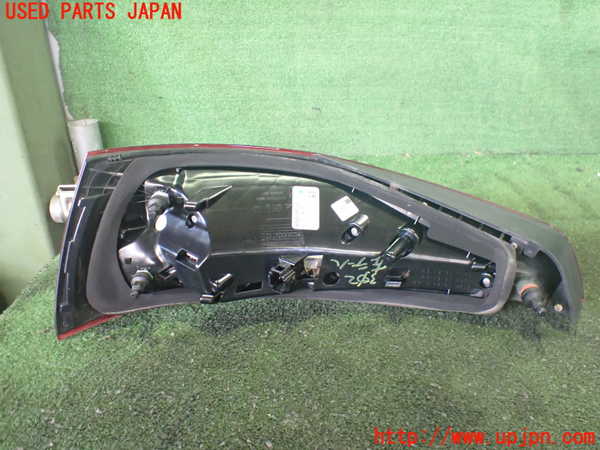 2UPJ-9235621536]アウディ・Q3(8UCPSF)左テールランプ 中古_2