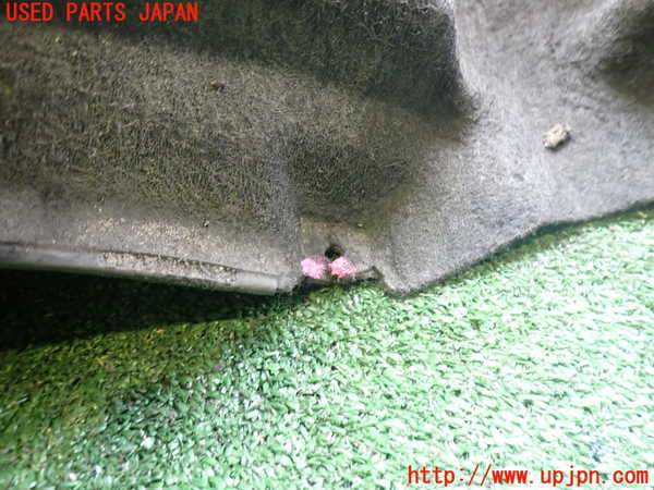 2UPJ-9235621092]アウディ・Q3(8UCPSF)左前フェンダーライナー 中古_3