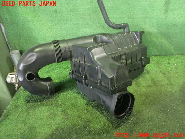 2UPJ-9235622560]アウディ・Q3(8UCPSF)エアクリーナーボックス 中古_2