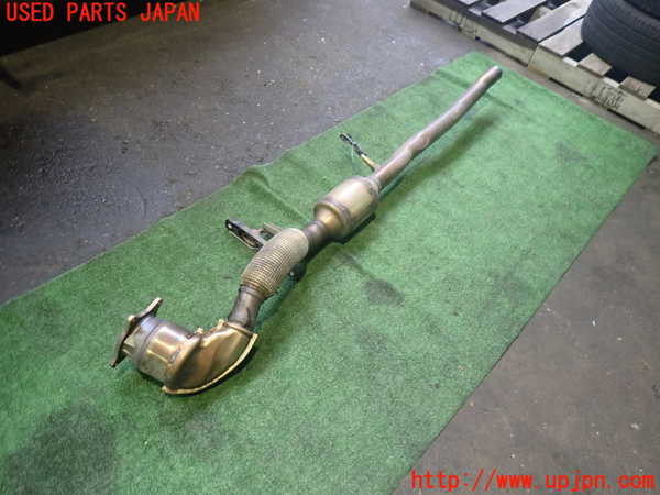 2UPJ-9235622661]アウディ・Q3(8UCPSF)触媒1 中古_2