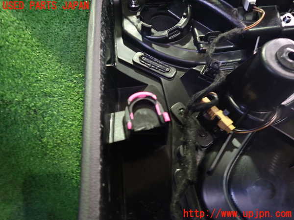 2UPJ-9235621324]アウディ・Q3(8UCPSF)左後ドア内張り 中古_4