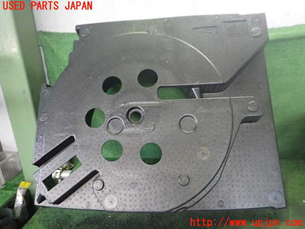 2UPJ-9235627772]アウディ・Q3(8UCPSF)ラゲッジトレイ2 中古_2