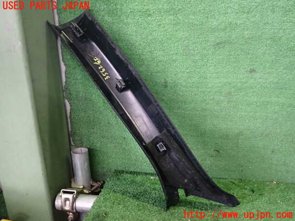 2UPJ-9235627655]アウディ・Q3(8UCPSF)右フロントピラートリム 中古_2