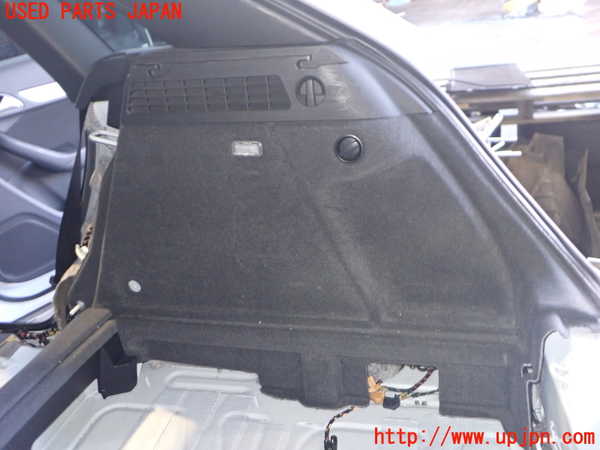 2UPJ-9235627675]アウディ・Q3(8UCPSF)右リアピラートリム 中古_3