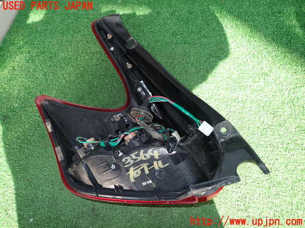 2UPJ-9235641530]ジューク NISMO(NF15)右テールランプ 中古_2