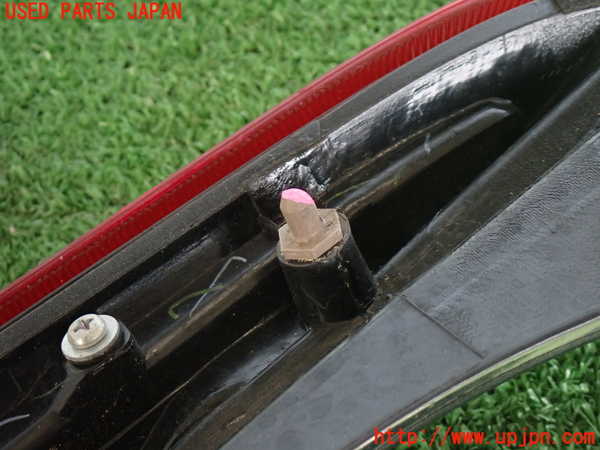 2UPJ-9235641530]ジューク NISMO(NF15)右テールランプ 中古_4