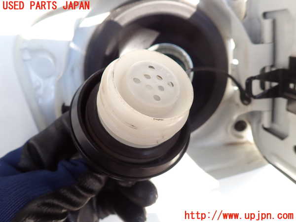 2UPJ-9235641690]ジューク NISMO(NF15)フューエルリッド 中古_3