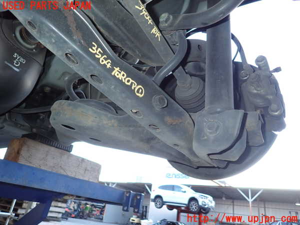 2UPJ-9235644300]ジューク NISMO(NF15)右リアナックルハブ 中古_2