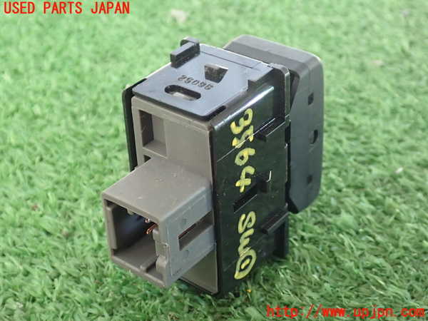 2UPJ-9235646306]ジューク NISMO(NF15)スイッチ1 中古_2