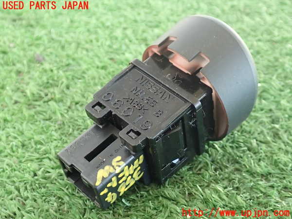 2UPJ-9235646290]ジューク NISMO(NF15)ハザードスイッチ 中古_2