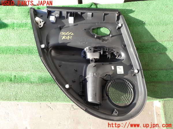 2UPJ-9235641294]ジューク NISMO(NF15)右後ドア内張り 中古_4