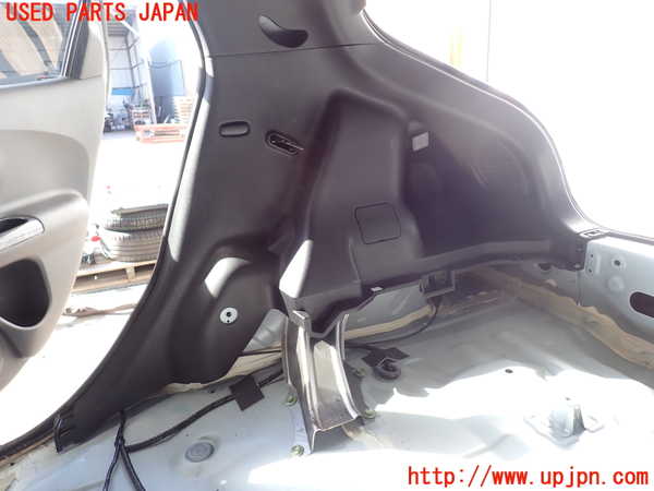 2UPJ-9235647675]ジューク NISMO(NF15)右リアピラートリム 中古_3