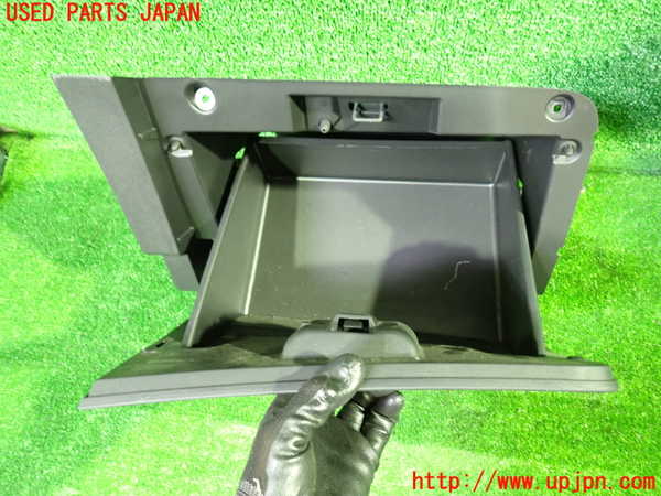 1UPJ-9235677516]セレナ e-POWER(GFC28)グローブボックス1 中古_2