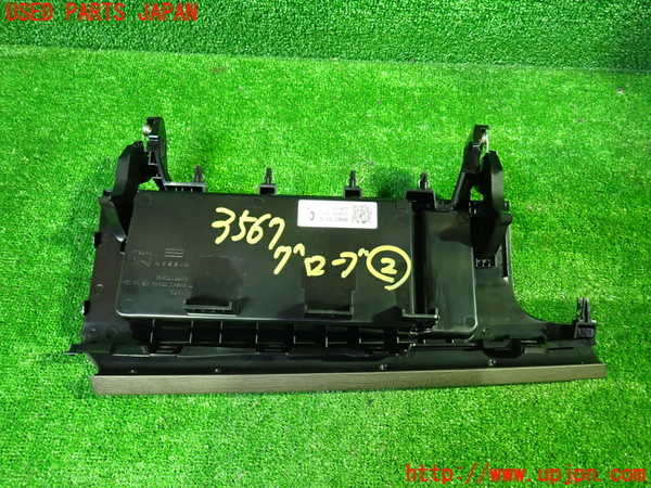 1UPJ-9235677517]セレナ e-POWER(GFC28)グローブボックス2 中古_3