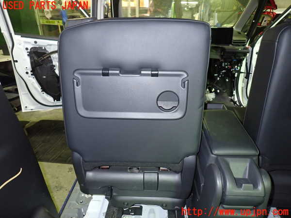 1UPJ-9235677175]セレナ e-POWER(GFC28)左2列目シート 中古_4