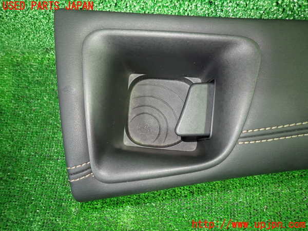 1UPJ-9235677842]セレナ e-POWER(GFC28)小物入れ2 中古_2