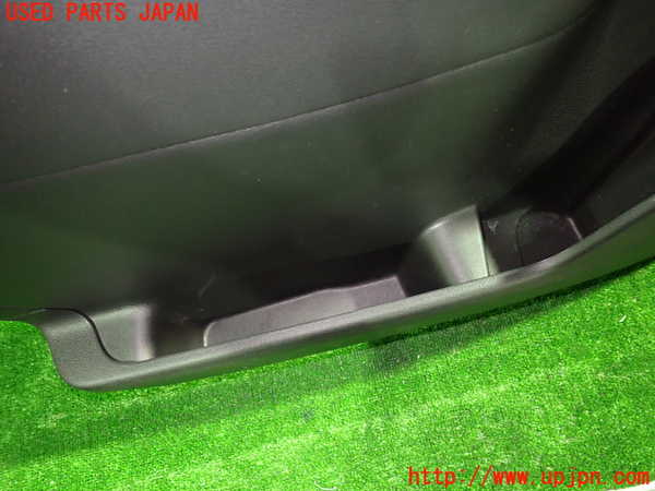 1UPJ-9235671264]セレナ e-POWER(GFC28)左前ドア内張り 中古_3