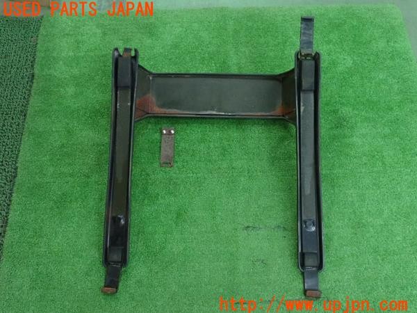 3UPJ=9235680014]ロードスター(NA6CE)外装品 土台 用途不明 中古_3
