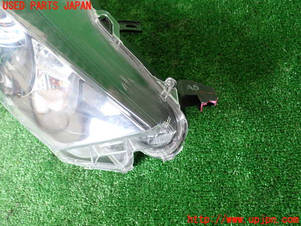 1UPJ-9235691130]ヤリス(YARIS)(MXPA10)右ヘッドライト ハロゲン 中古_4