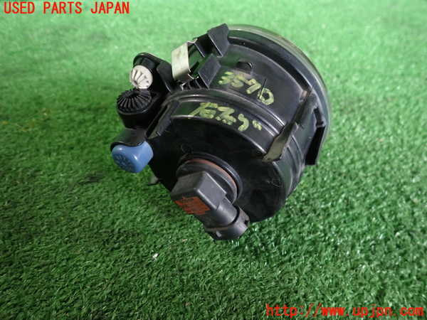 2UPJ-9235701180]BMW X1 F48(HT20)右フォグ 中古_2