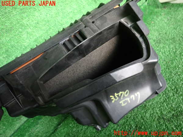 2UPJ-9235702560]BMW X1 F48(HT20)エアクリーナーボックス 中古_3