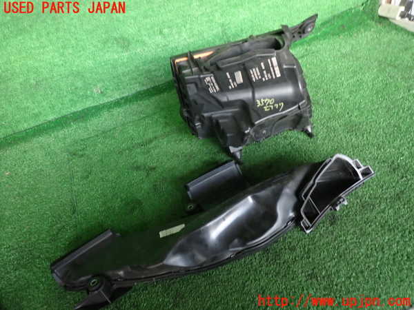 2UPJ-9235702560]BMW X1 F48(HT20)エアクリーナーボックス 中古_4