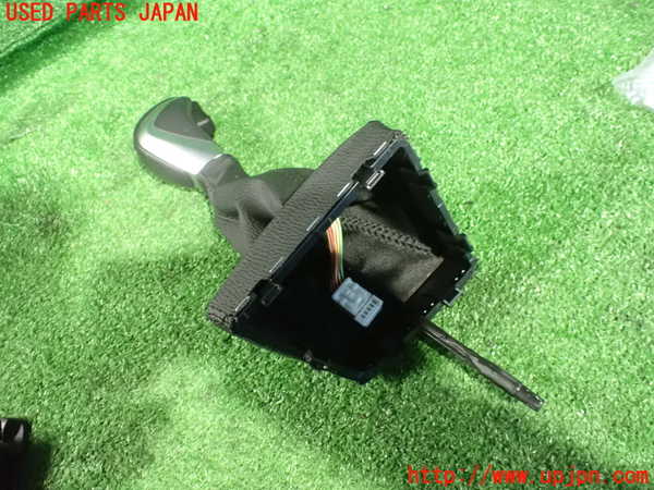 2UPJ-9235707570]BMW X1 F48(HT20)シフトノブ 中古_4
