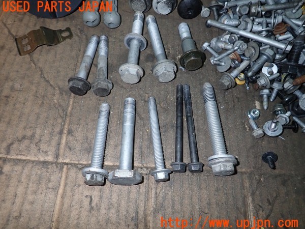 3UPJ=9235710720]ルノー メガーヌR.S.(ルノー・スポール)(DZF4R)ネジ・ナット・ステー類 セット ジャンク_3