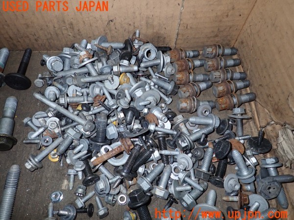 3UPJ=9235710720]ルノー メガーヌR.S.(ルノー・スポール)(DZF4R)ネジ・ナット・ステー類 セット ジャンク_4