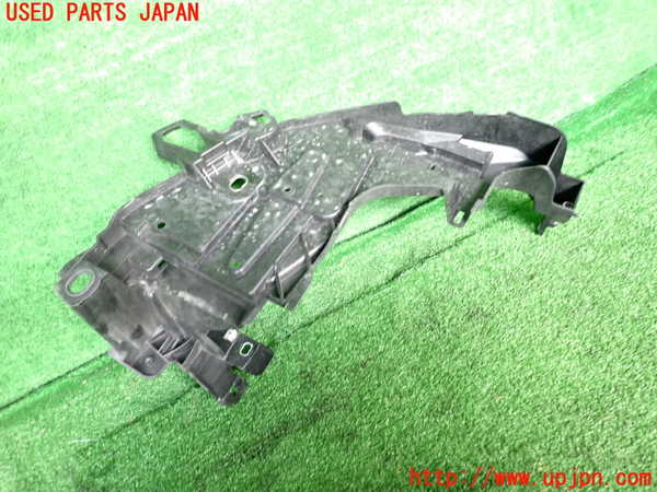 2UPJ-9235711142]ルノー・メガーヌ R.S.(ルノー・スポール)(DZF4R)左ヘッドライトリム 中古_2