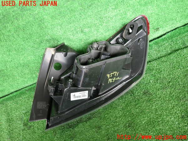 2UPJ-9235711536]ルノー・メガーヌ R.S.(ルノー・スポール)(DZF4R)左テールランプ 中古_2
