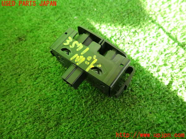 2UPJ-9235716290]ルノー・メガーヌ R.S.(ルノー・スポール)(DZF4R)ハザードスイッチ 中古_2