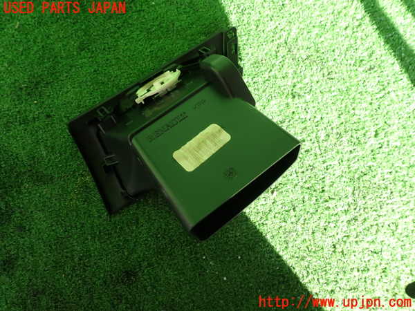 2UPJ-9235717528]ルノー・メガーヌ R.S.(ルノー・スポール)(DZF4R)エアコン吹き出し口3 (左) 中古_3