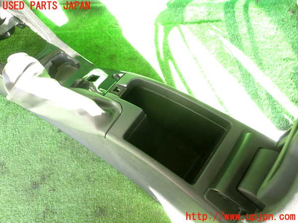 2UPJ-9235717540]ルノー・メガーヌ R.S.(ルノー・スポール)(DZF4R)センターコンソール 中古_4