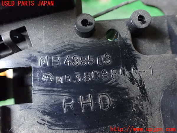 1UPJ-9235726066]デリカ スターワゴン(P25W)エアコンスイッチ1 中古_4