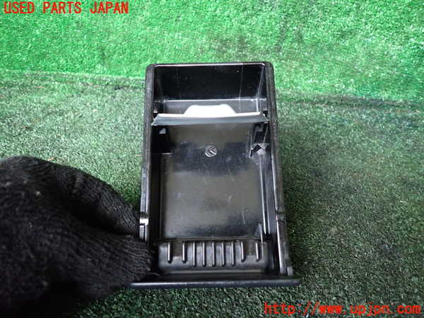 1UPJ-9235727821]デリカ スターワゴン(P25W)灰皿1 中古_2